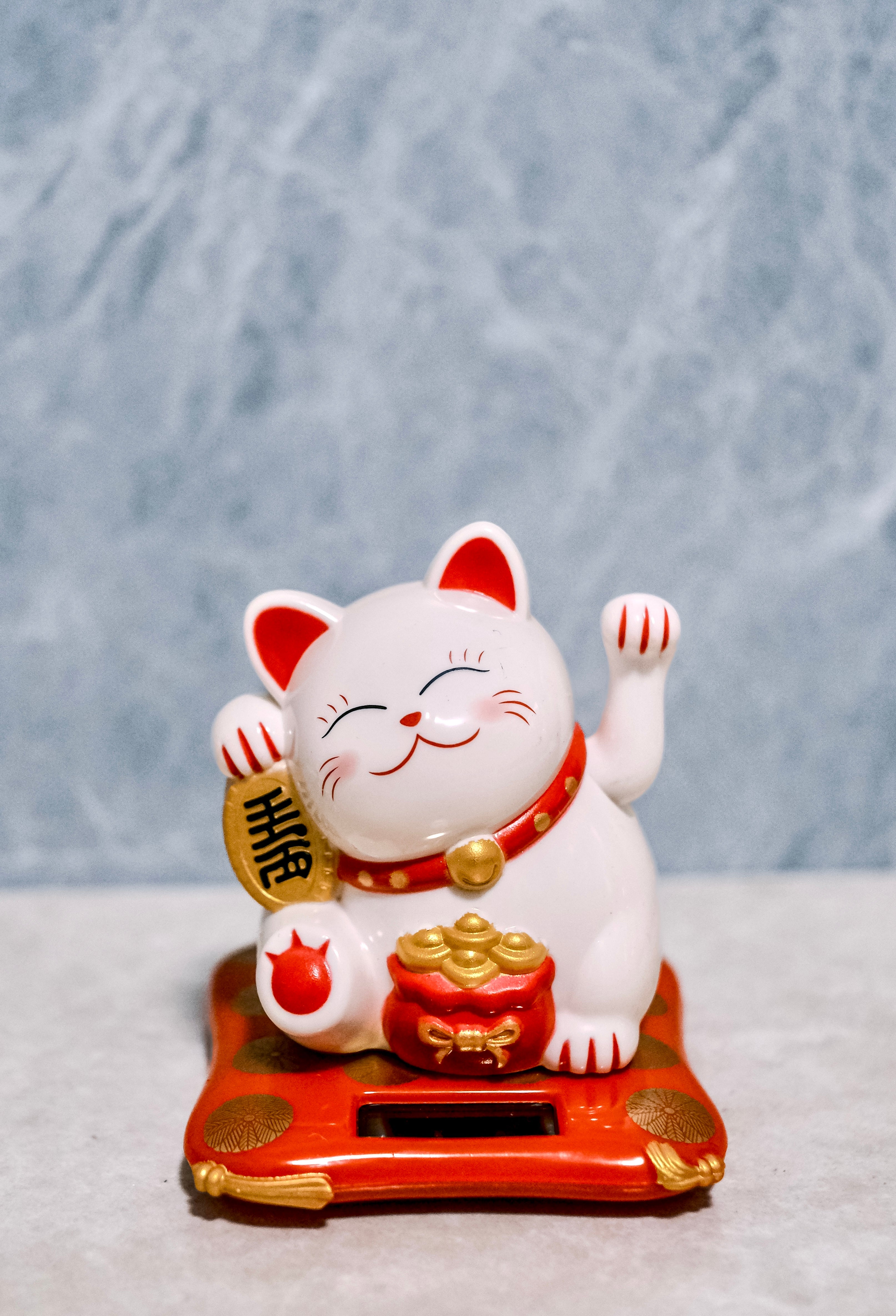 White Prosperity Lucky Cat